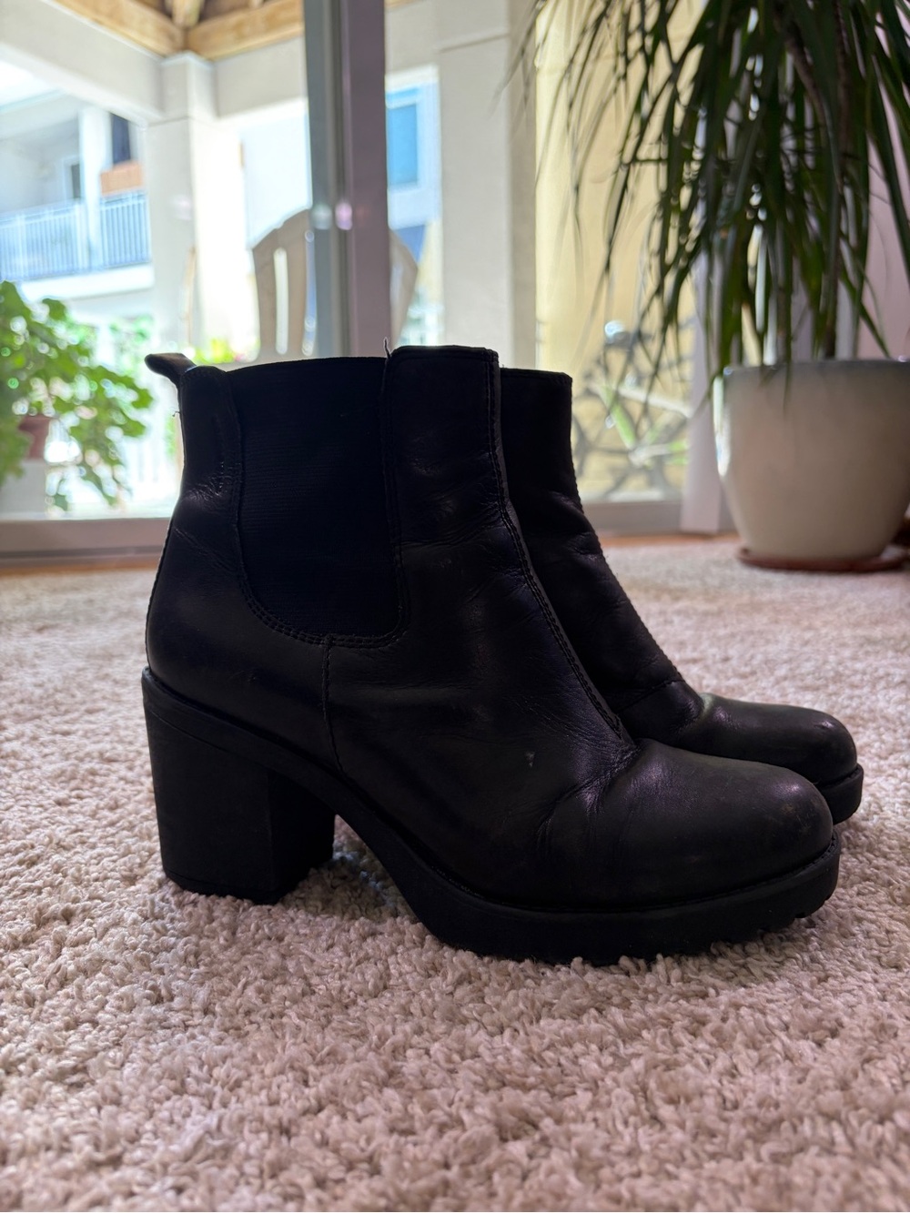 Vagabond Real leather healed Chelsea Ankle Boots - Picture 2 of 7